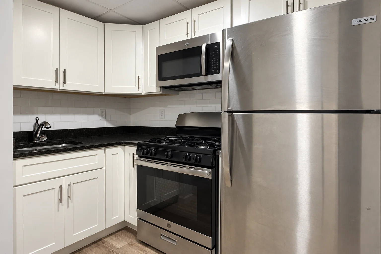 One-bedroom apartment: kitchen