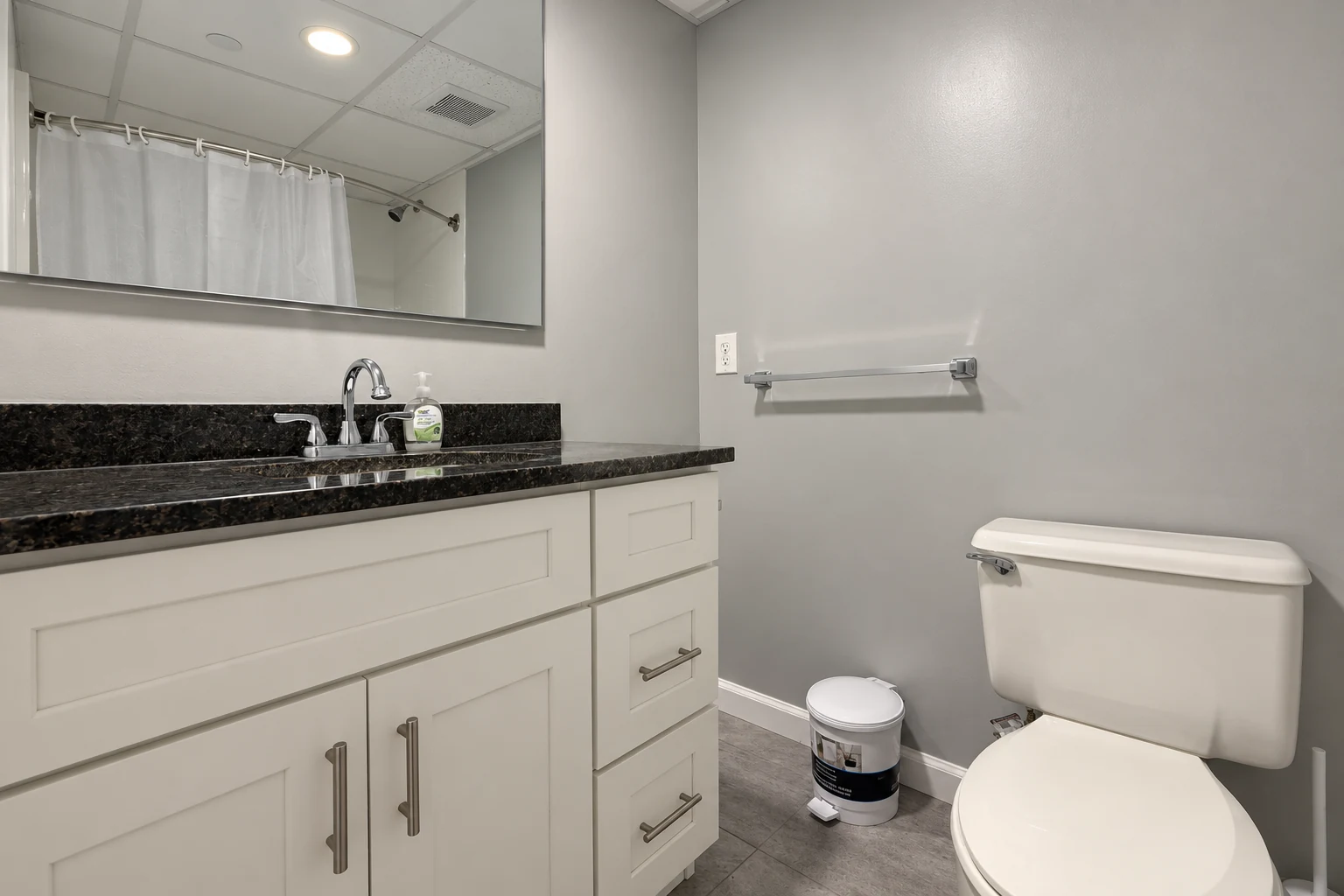 Studio apartment: bathroom vanity