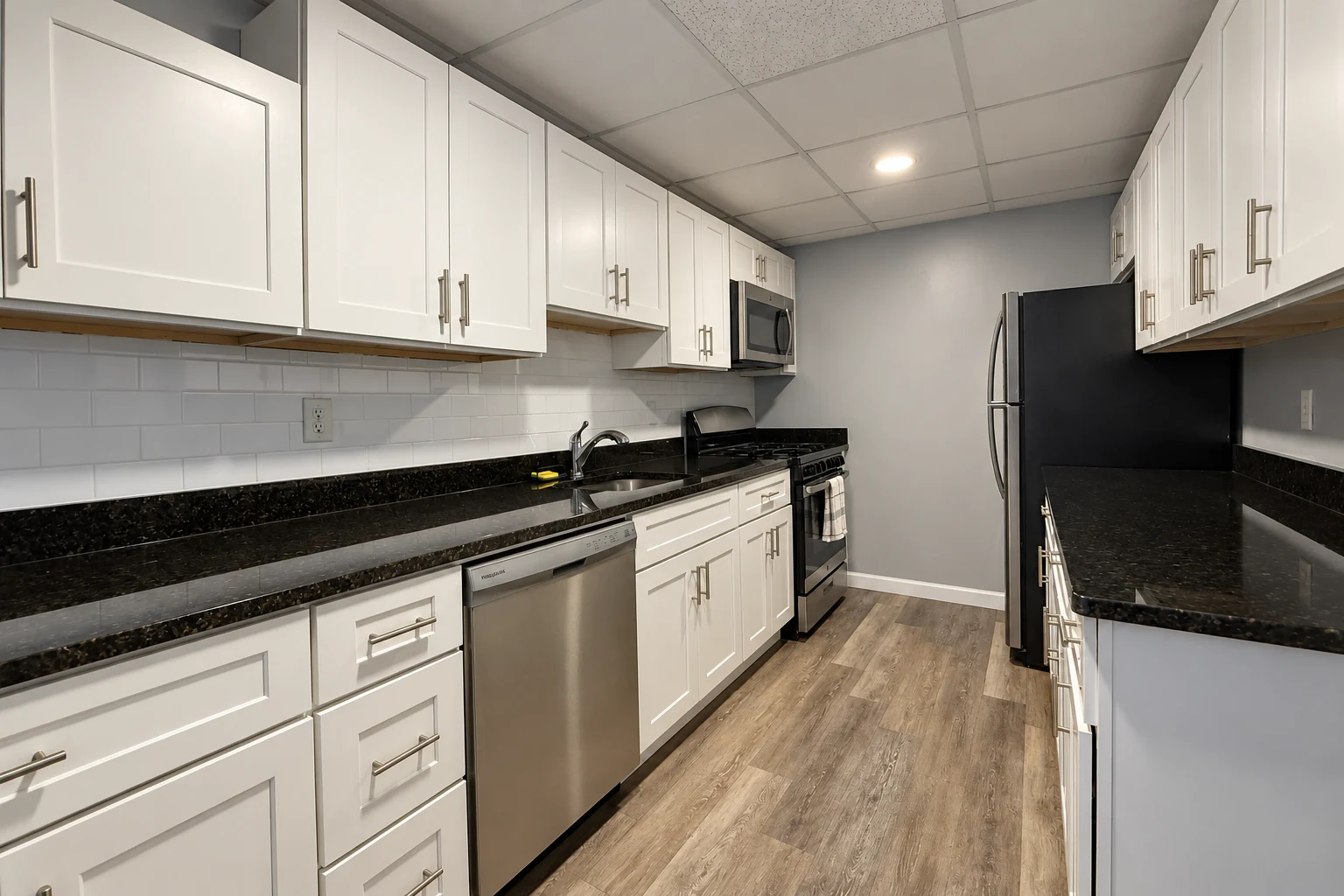 Kitchen in an Empire 225 studio